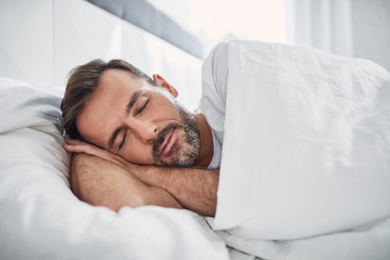 Előrehaladott glikációs végtermékek (AGE) hatása az alvászavarokra és az éjszakai vizelési ingerre